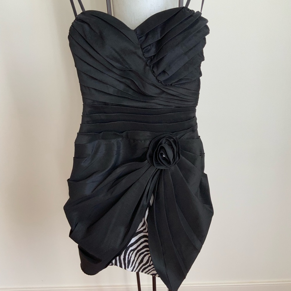 City Studio Sweetheart Lace Up Back Dress Size 1
